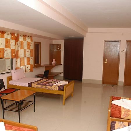 Hotel Athityaa Kumbakonam Exteriör bild