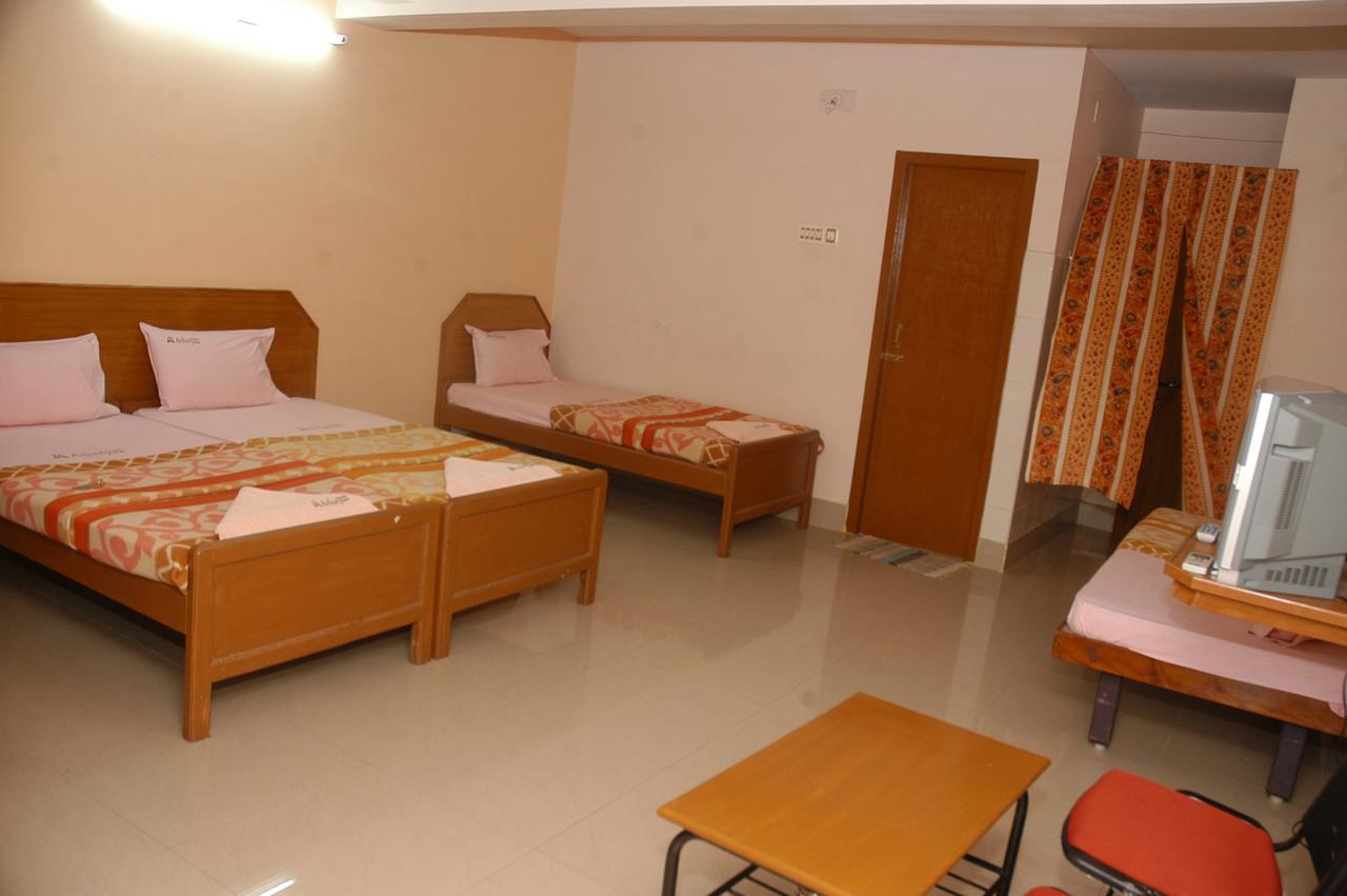 Hotel Athityaa Kumbakonam Exteriör bild